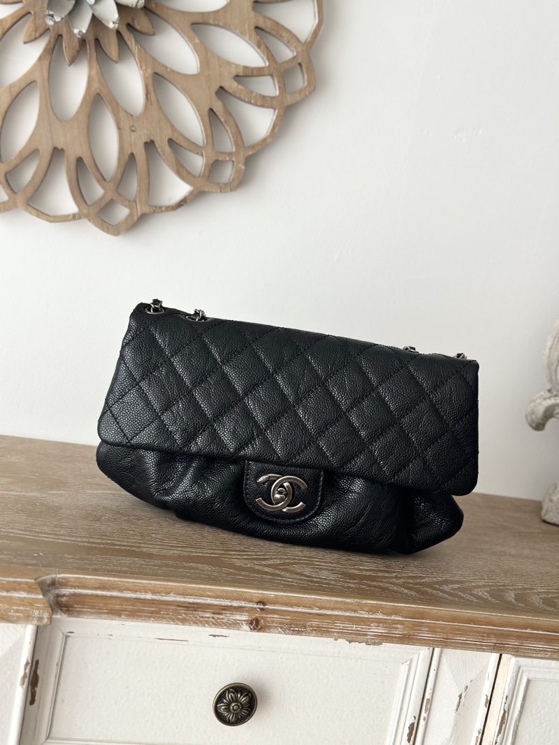 Черная сумка с квилтингом через плечо Chanel