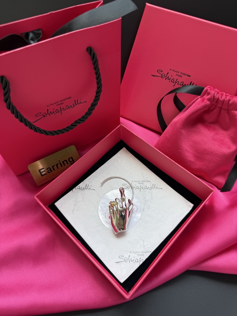 Серьги в виде руки Schiaparelli