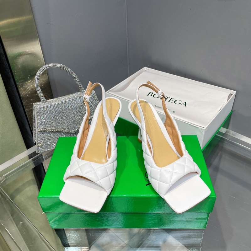 Женские босоножки белые с квадратным носком и декоративным плетением Bottega Veneta