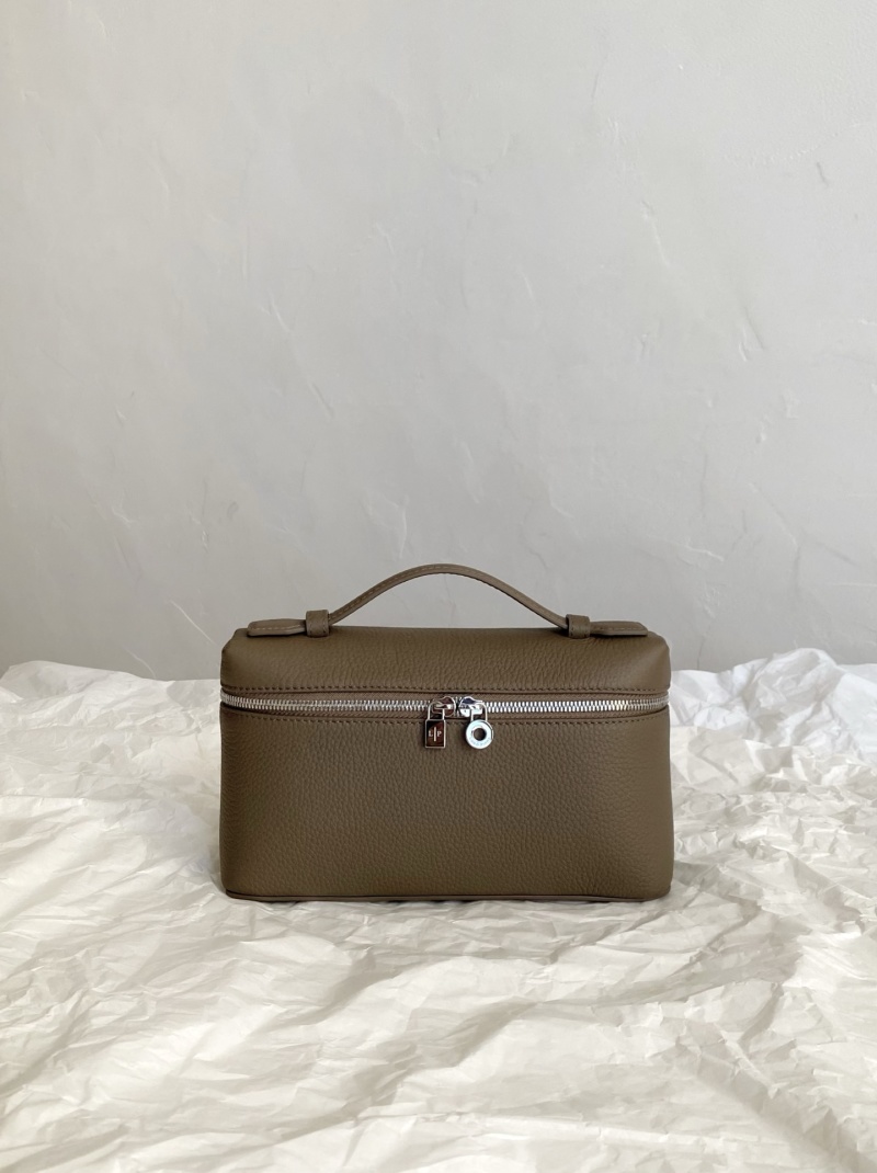Сумка Loro Piana с металлической фурнитурой