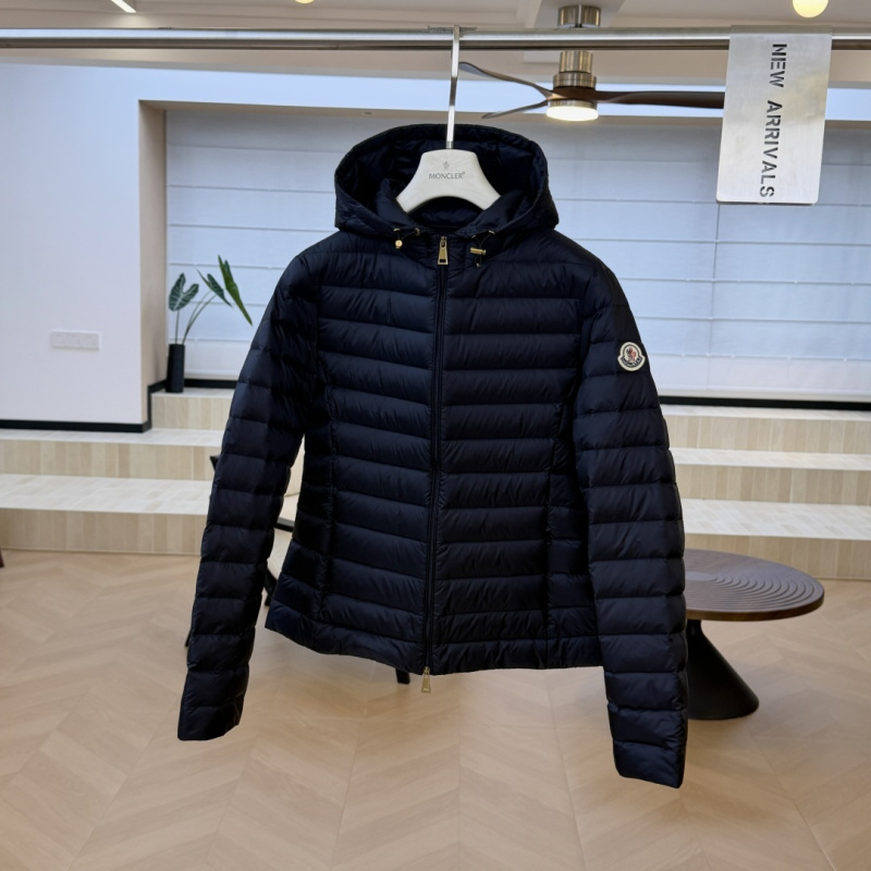 Пуховик Moncler