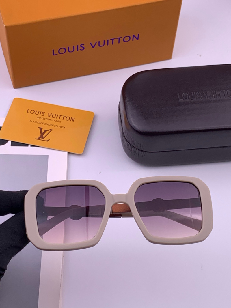 Женские солнцезащитные очки в крупной оправе Louis Vuitton