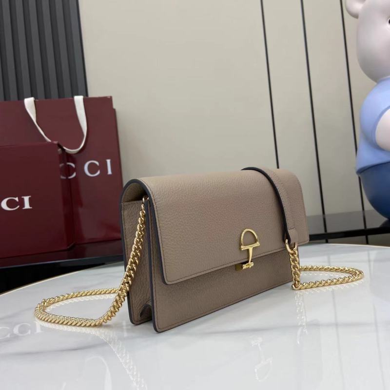 Сумка-клатч Gucci с цепочкой