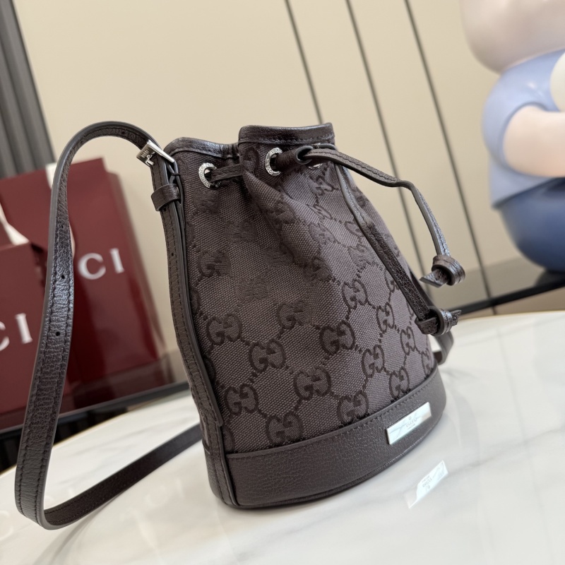Сумка-мешок Gucci с логотипом GG