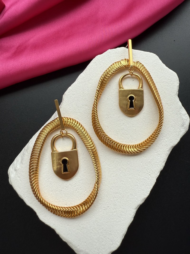 Серьги в виде замков с золотым покрытием Schiaparelli
