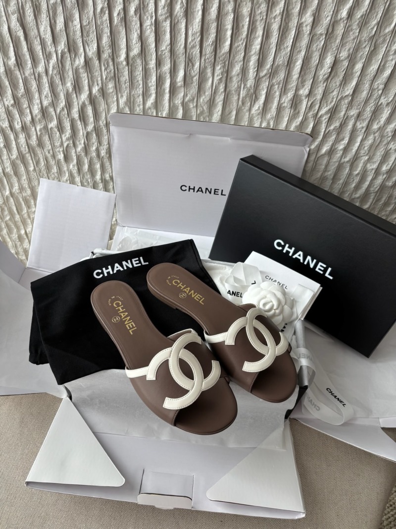 Женские кожаные сандалии с монограммой Chanel