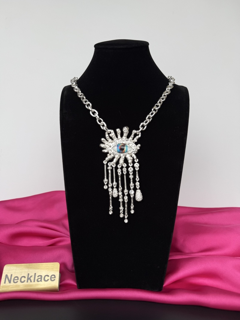 Колье с глазом Schiaparelli