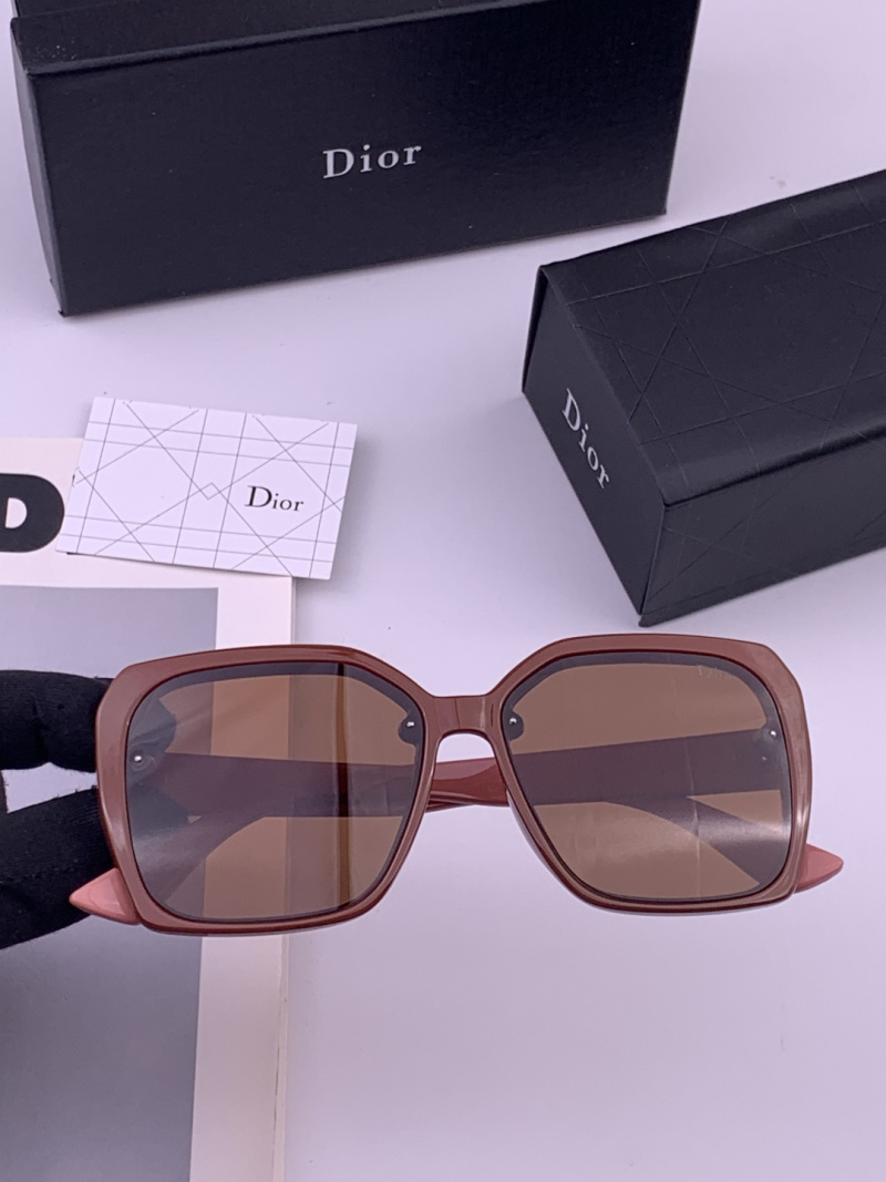 Солнцезащитные очки прямоугольной формы Dior