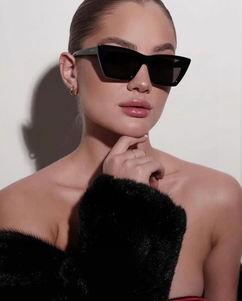 Солнцезащитные очки Saint Laurent женские черные