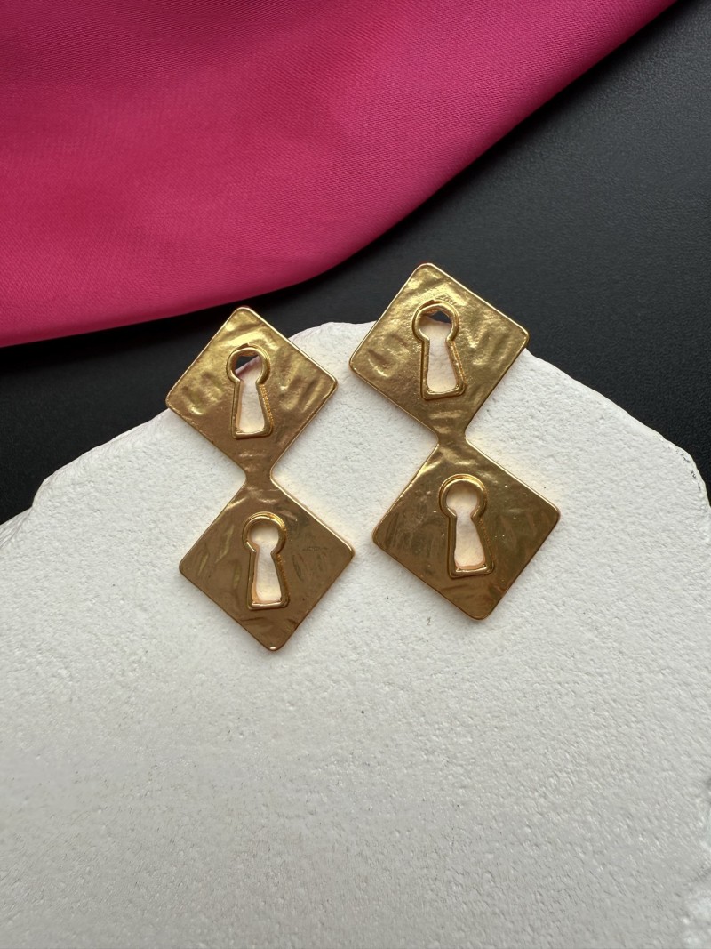 Серьги с ключом Schiaparelli