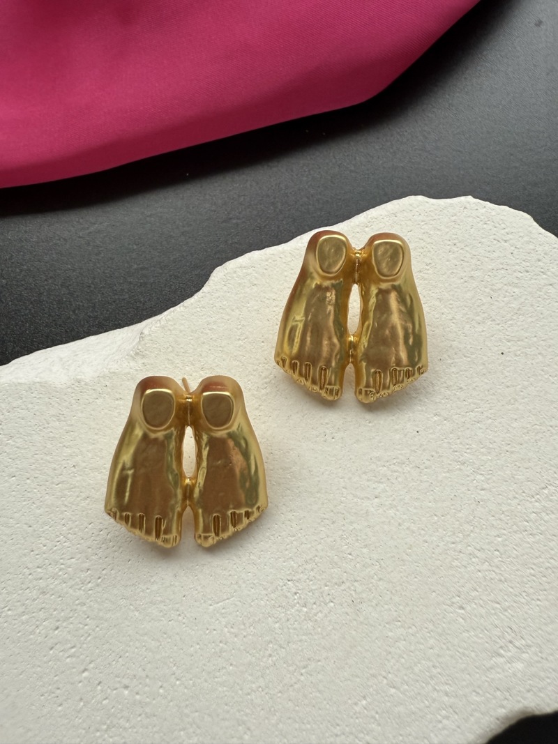 Серьги в форме ног Schiaparelli