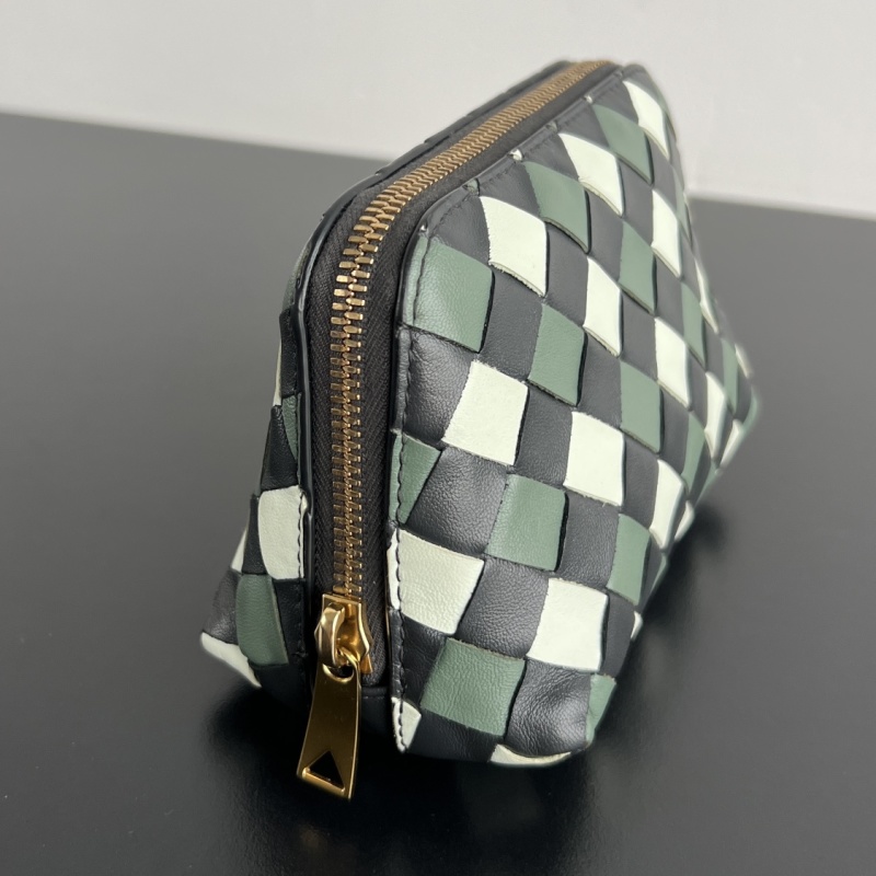 Косметичка плетеная из кожи, Bottega Veneta