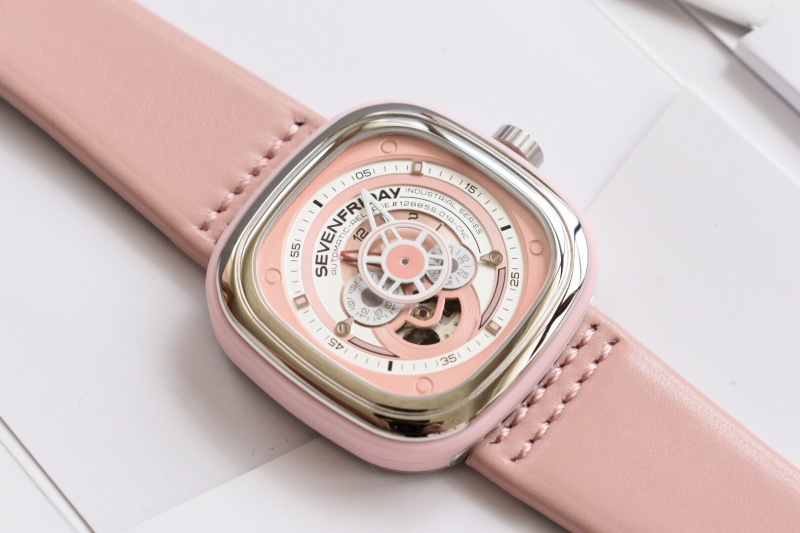 Часы SevenFriday