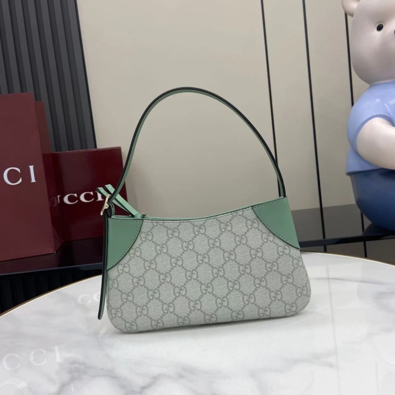 Сумка Gucci с монограммой и зелеными вставками
