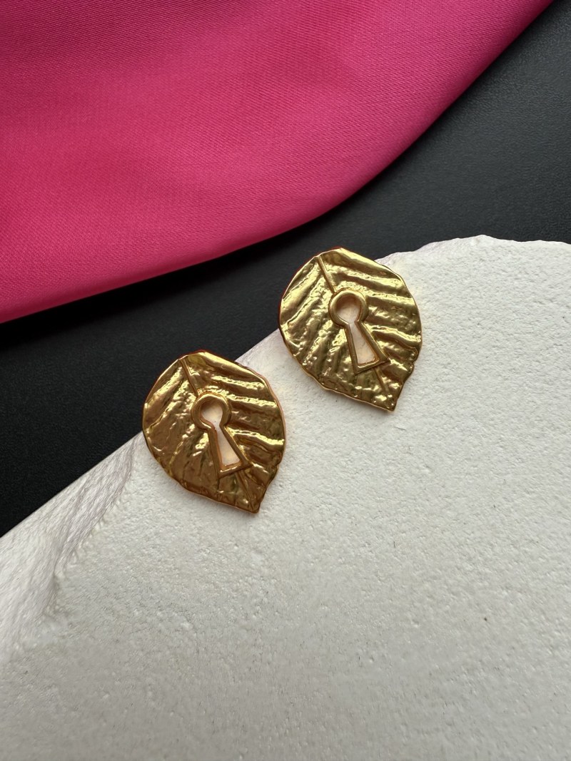 Серьги в форме листа с отверстием в виде ключа Schiaparelli