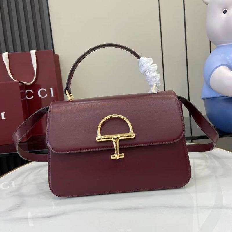 Сумка Gucci с золотой фурнитурой
