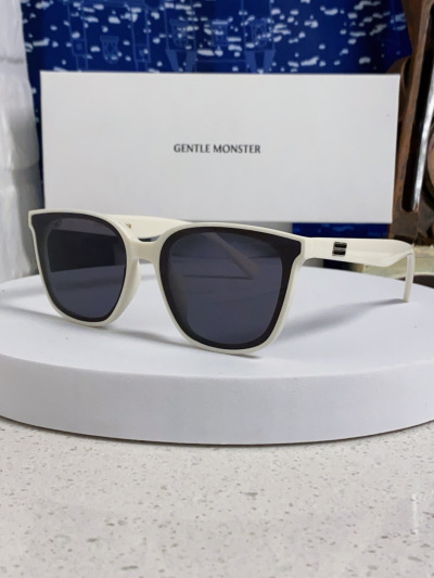 Солнцезащитные очки Gentle Monster PLOT белые