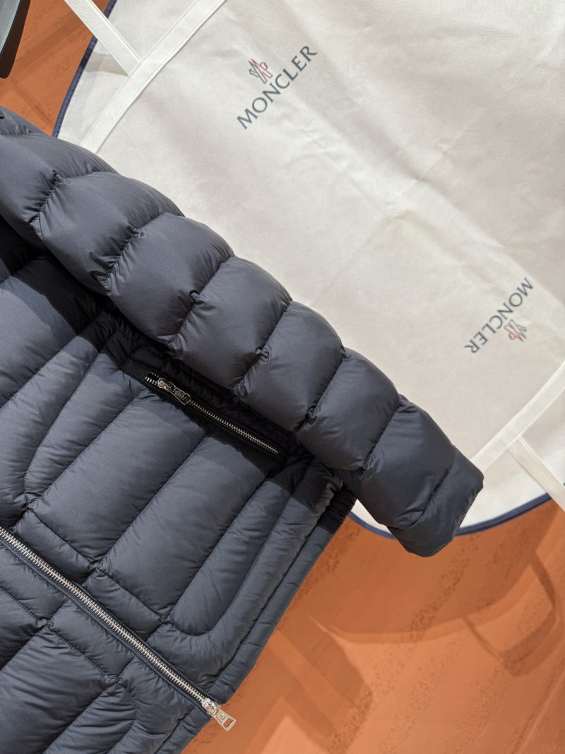 Пуховик Moncler