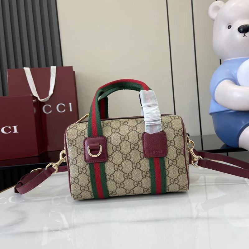 Сумка Gucci с монограммой и ремешком
