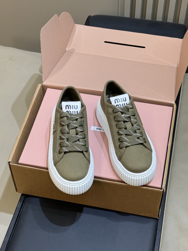 Мюли оливкового цвета Miu Miu