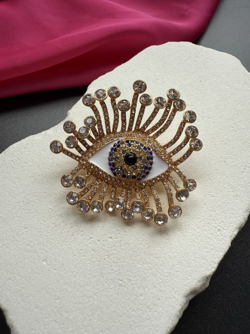 Брошь в виде глаза с кристаллами Schiaparelli