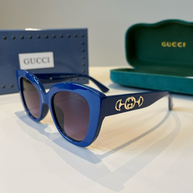 Солнцезащитные очки Gucci синие