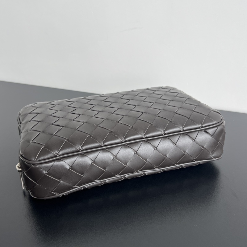 Кожаная косметичка в плетеном стиле Bottega Veneta