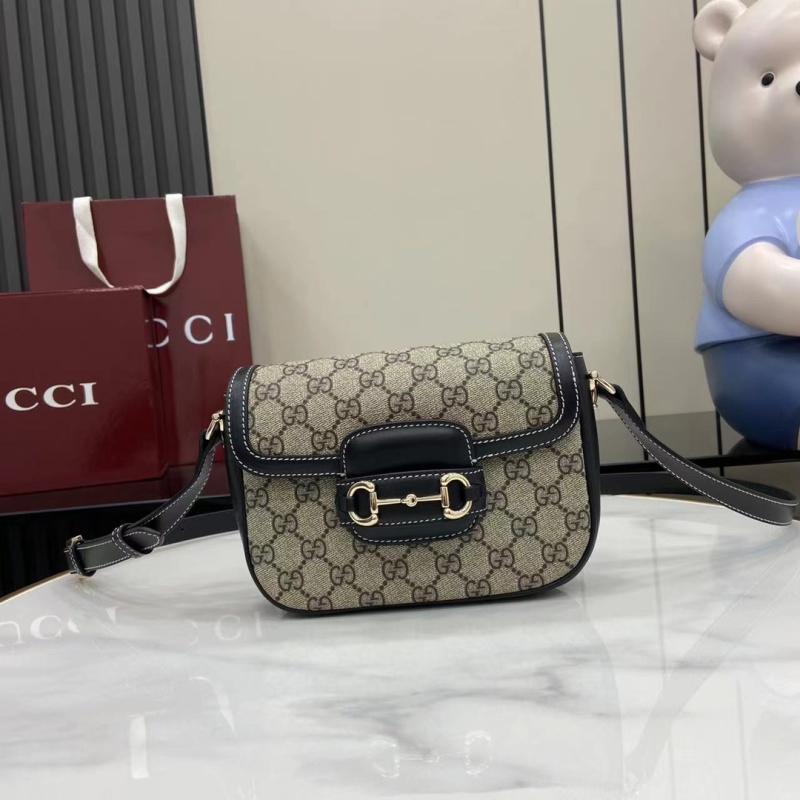 Сумка Gucci с монограммой и фурнитурой