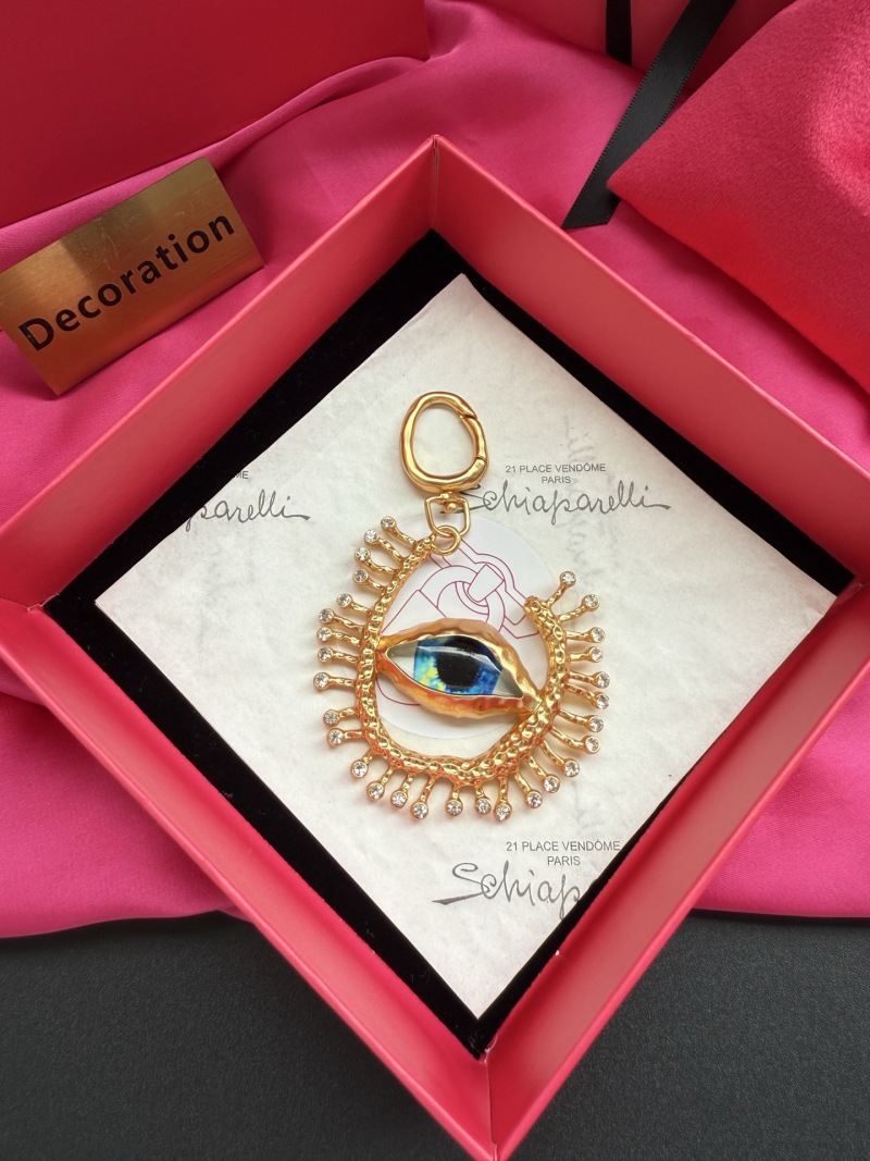 Подвеска с глазом от Schiaparelli