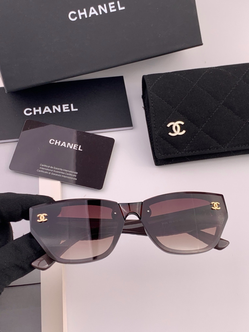 Солнечные очки CHANEL