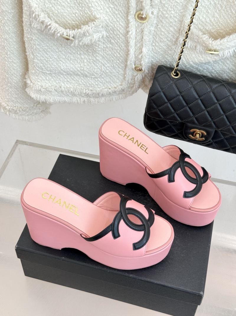 Женские розовые сабо на платформе с логотипом Chanel