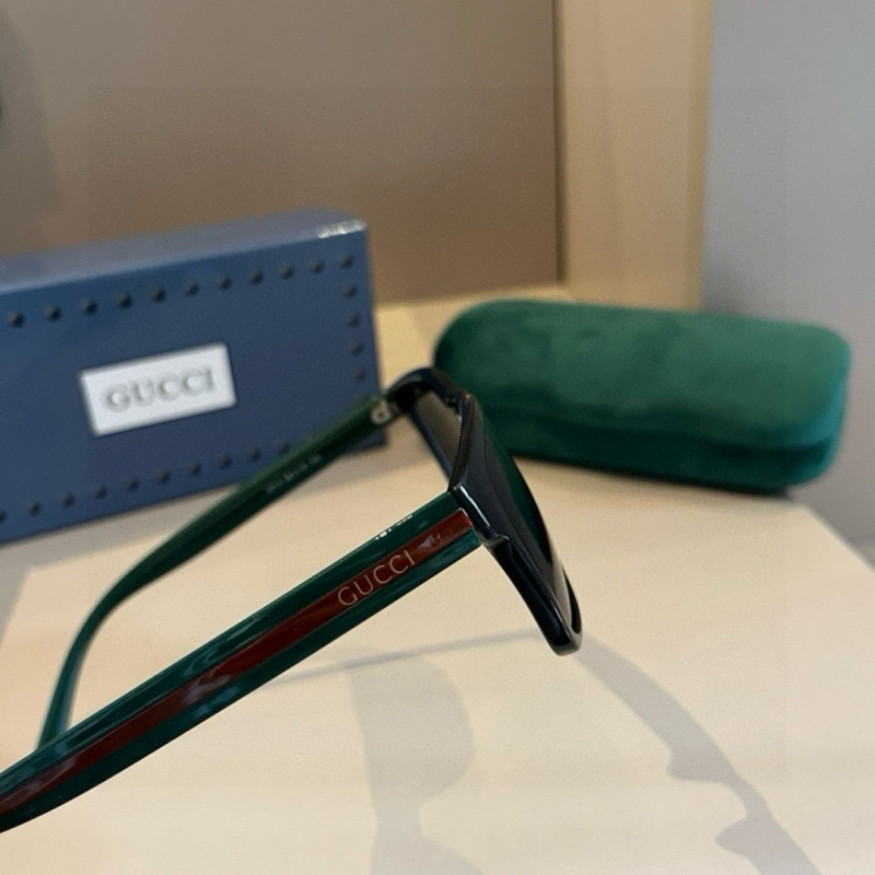 Солнцезащитные очки Gucci