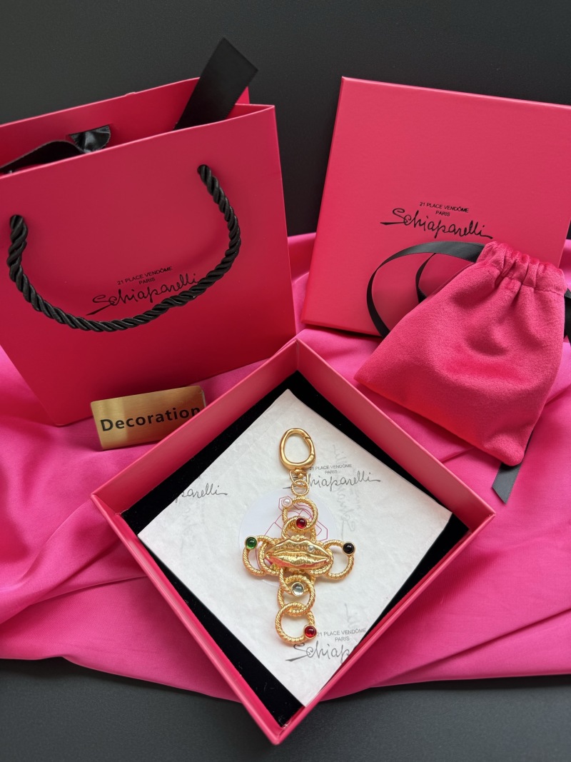 Подвеска Schiaparelli в виде креста с губами