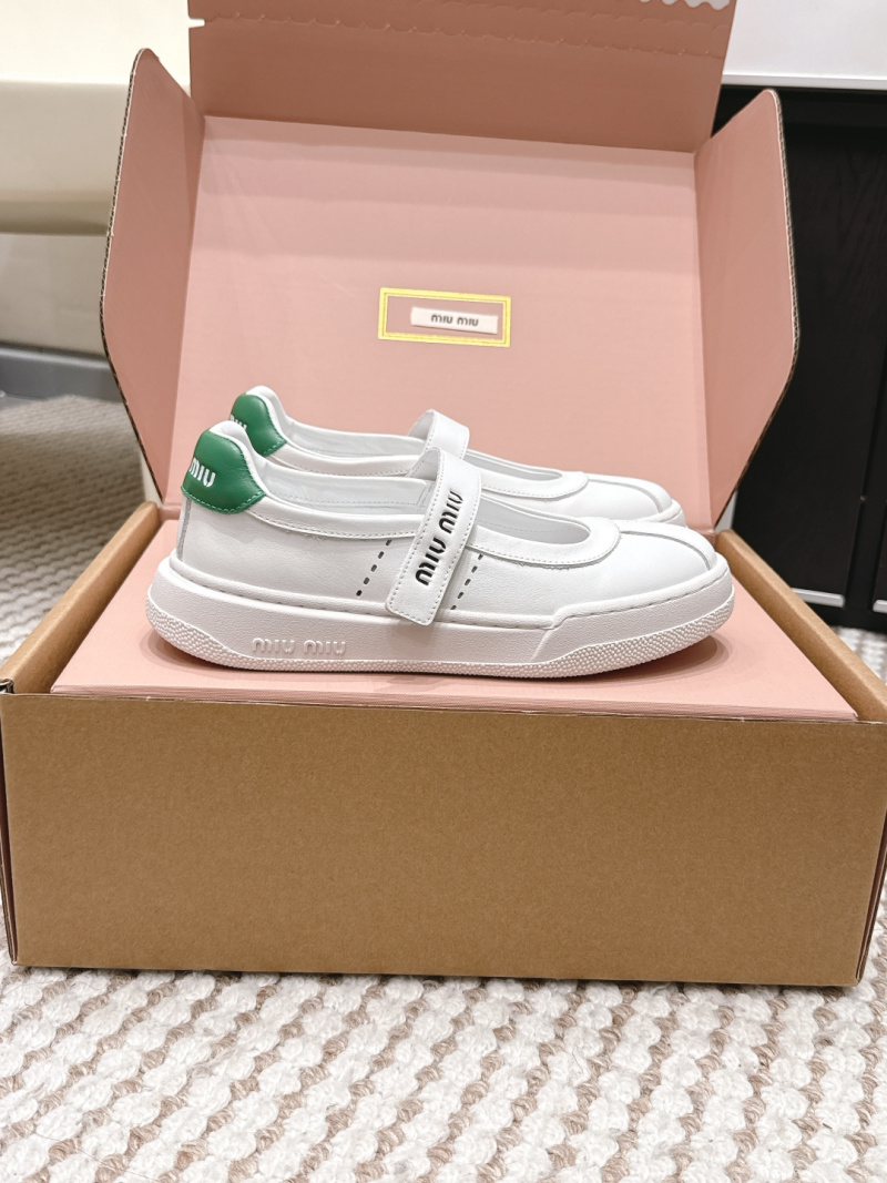 Женские туфли Miu Miu белые с ремешком