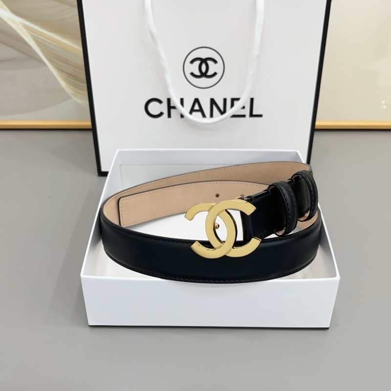 Ремень кожаный с золотой фурнитурой Chanel