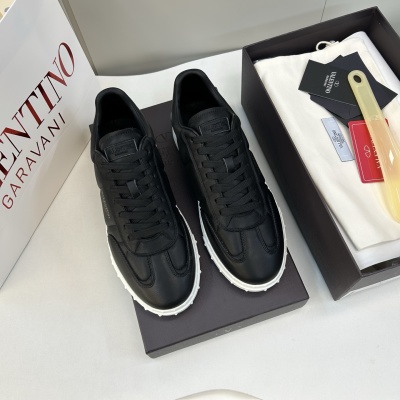 Черные кожаные кроссовки Valentino Garavani