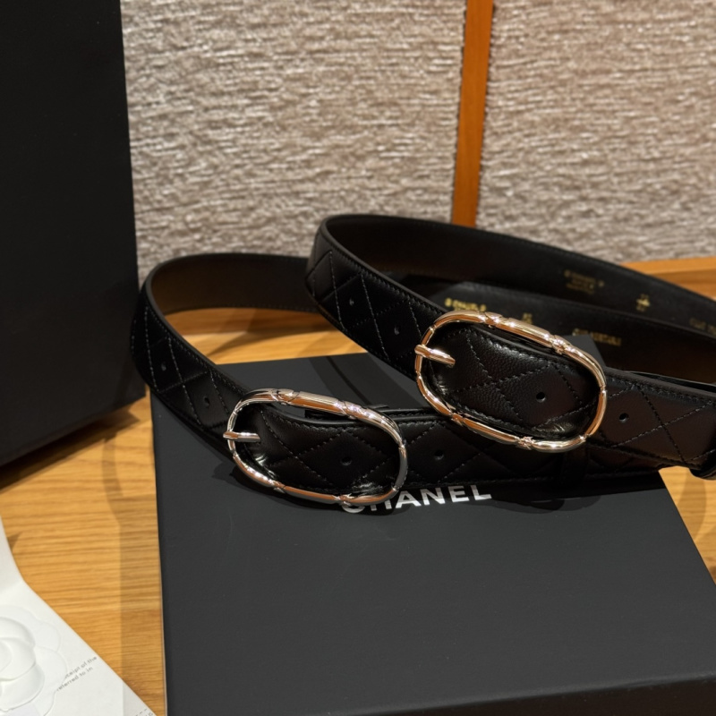 Черный кожаный ремень с двухсторонними пряжками Chanel