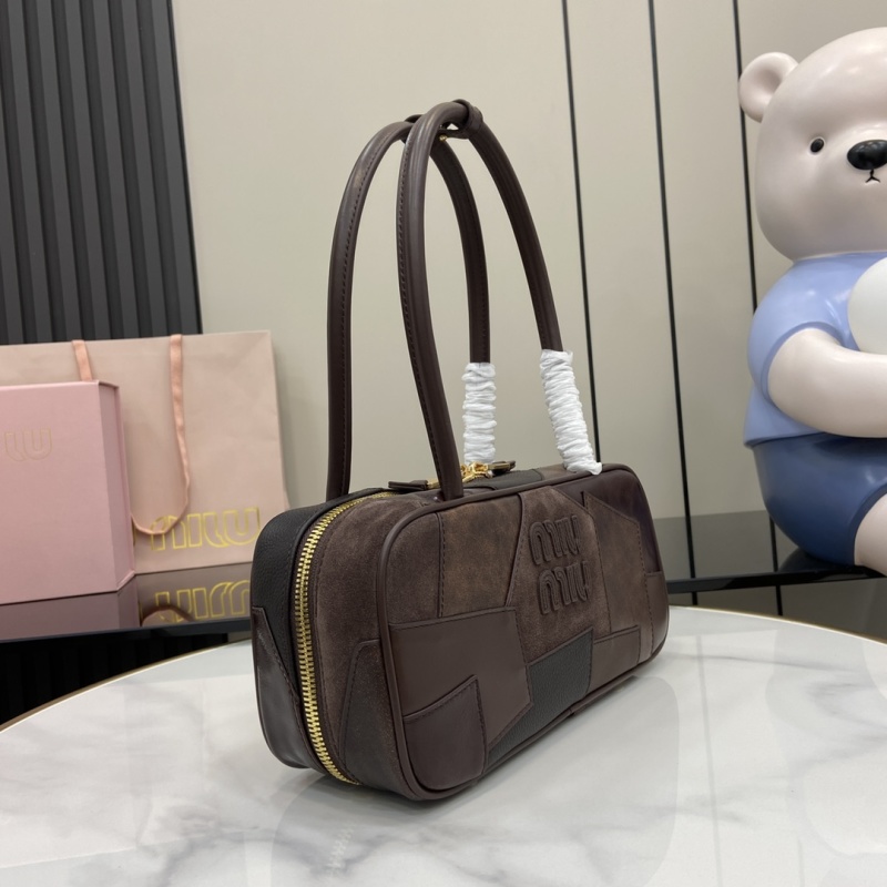 Сумка Miu Miu с ручкой и логотипом