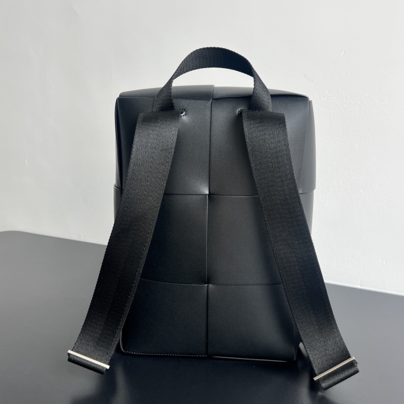 Плетеный рюкзак из натуральной кожи Bottega Veneta
