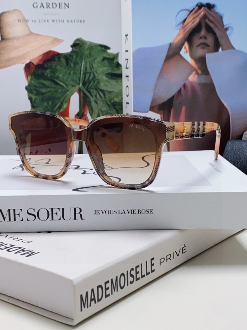 Очки солнцезащитные Burberry BE5446