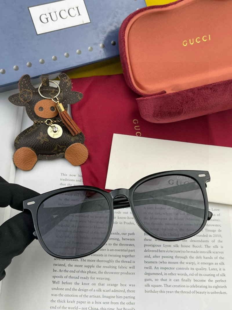 Солнцезащитные очки Gucci круглые поляризованные