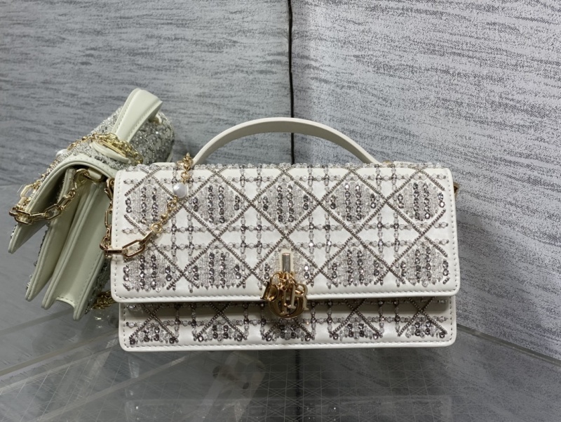 Женская сумка Dior Lady Dior с кристаллами белая
