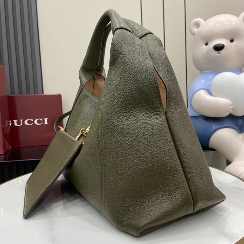Сумка Gucci с золотой фурнитурой