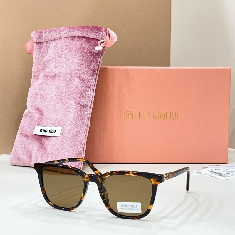 Солнцезащитные очки Miu Miu