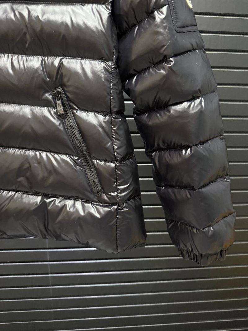 Пуховик Moncler