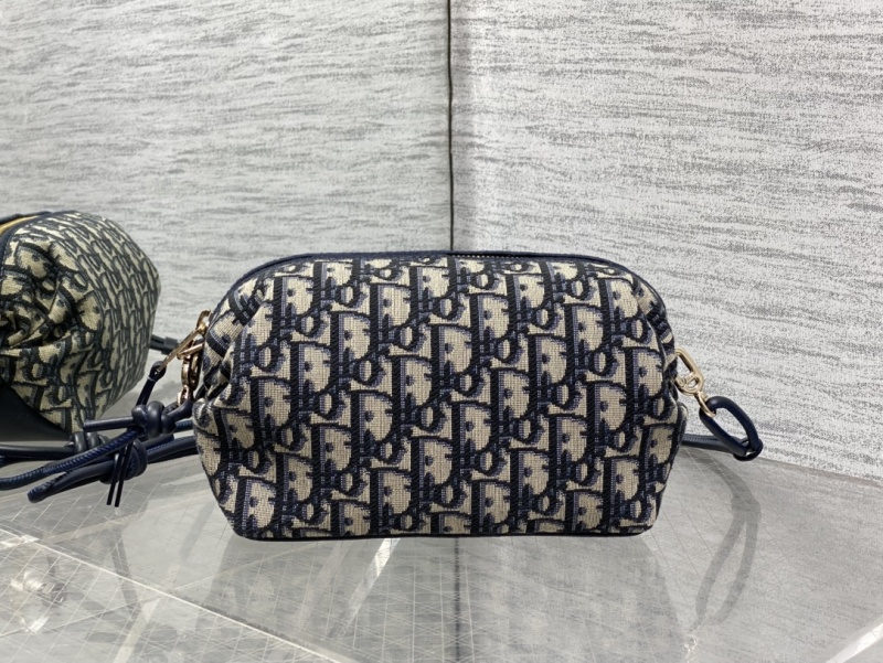 Косметичка Dior с монограммой