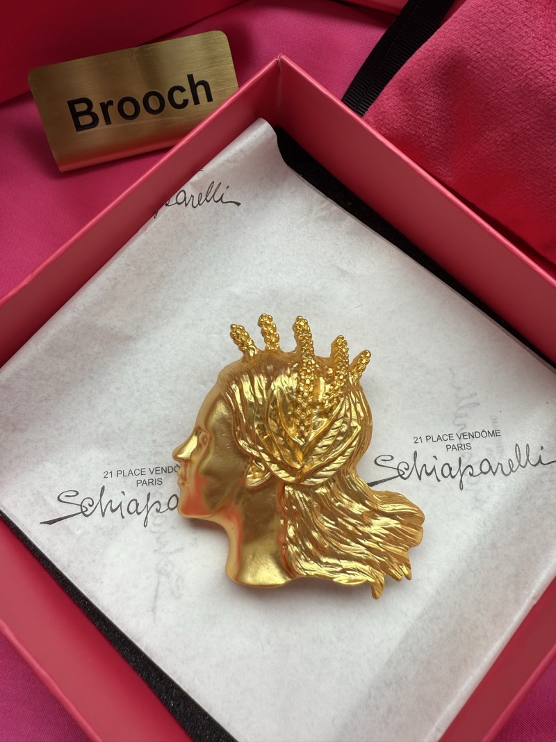 Брошь Schiaparelli