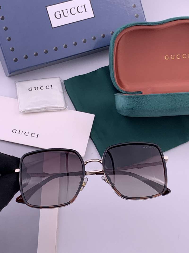 Женские квадратные солнцезащитные очки с поляризацией Gucci