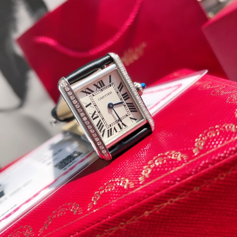 Часы Cartier Tank Must