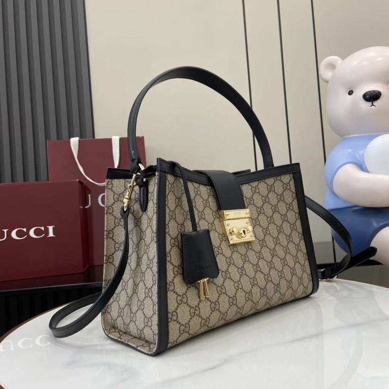 Сумка Gucci с монограммой и замком